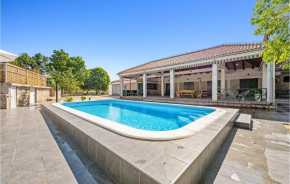 2 Bedroom Nice Home In Nevest